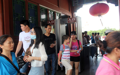 草莓视频污片家具夏日游