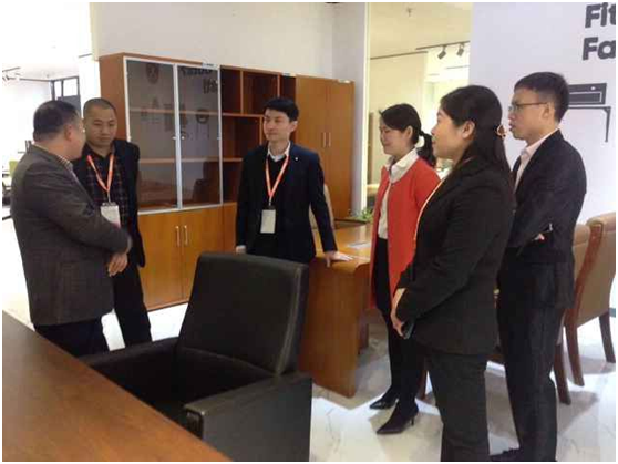 草莓视频污片代表杨总一行人