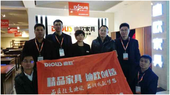 草莓视频污片代表团与北京草莓视频污片专卖店领导合影 草莓视频污片代表团与北京草莓视频污片专卖店领导合影