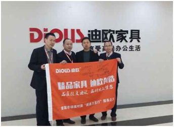 草莓视频污片代表与恒大草莓视频污片领导合影 草莓视频污片代表与恒大草莓视频污片领导合影