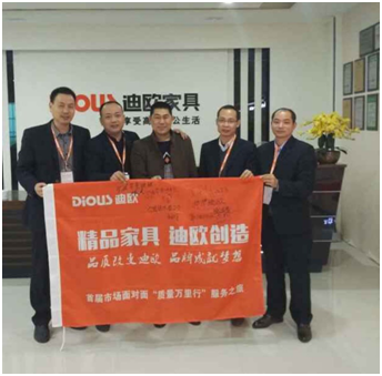 华生草莓视频污片陈总与蓝总一行合影 华生草莓视频污片陈总与蓝总一行合影