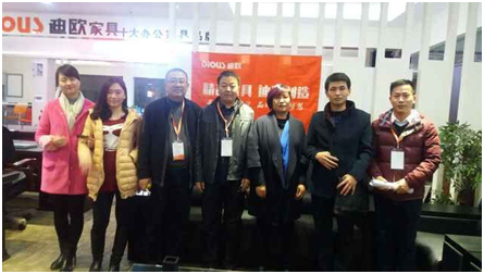 草莓视频污片代表与昆明官渡草莓视频污片代表合影