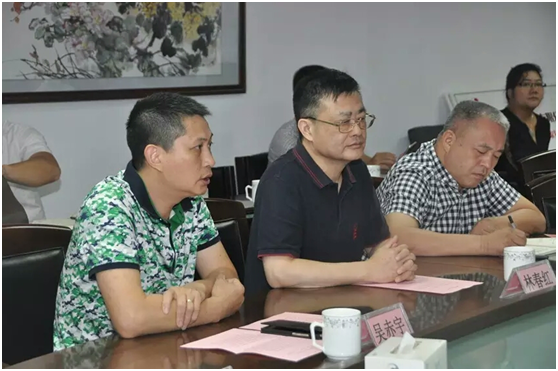 中山市家具商会会长吴赤宇发表讲话 中山市家具商会会长吴赤宇发表讲话