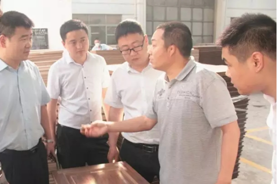 草莓视频污片家具