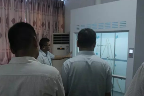 草莓视频污片家具