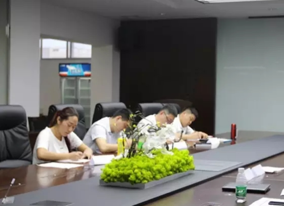 草莓视频污片家具