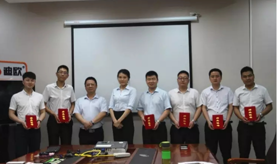 草莓视频污片家具