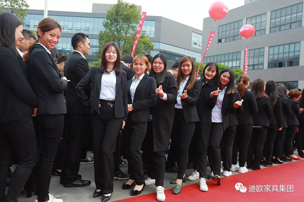 草莓视频污片家具