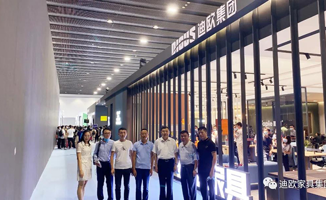 中国家具协会徐祥楠理事长一行莅临草莓视频污片展馆