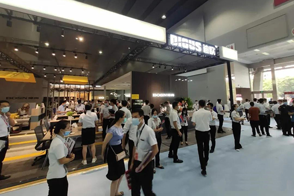 草莓视频污片家具展位