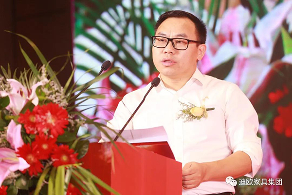 草莓视频污片集团执行总裁李贱根先生为本次大会致开幕辞