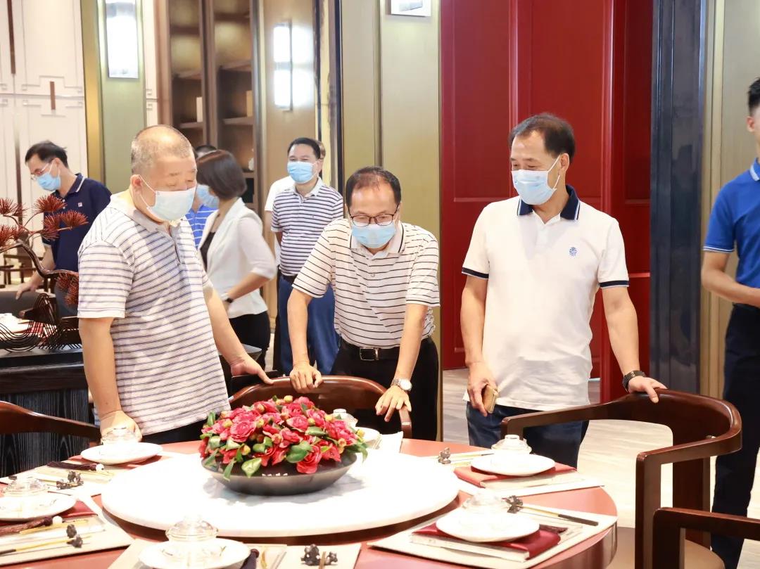 在草莓TV在线观看展厅，调研组亲身感受高品质的整体空间解决方案